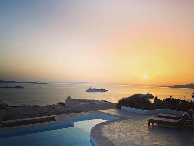 Serviced Luxury Villa | Sunset View | Above Town gallery image 5