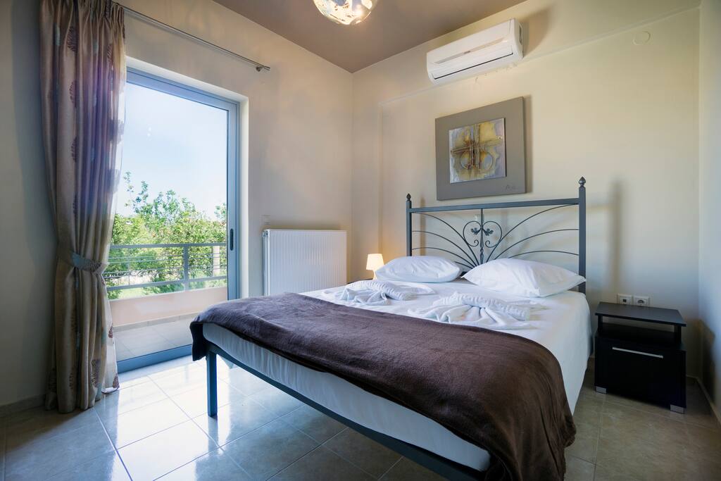 Master Bedroom - double Bed - a/c