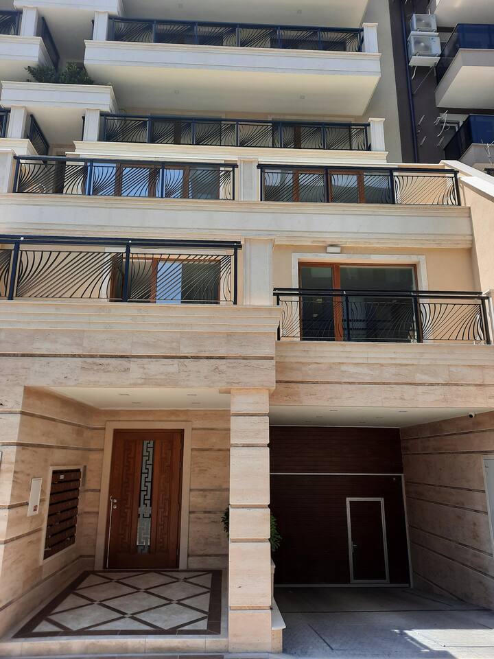 Bright New Apartment With Parking At The Center!