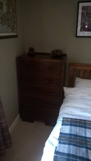 A chester drawers.