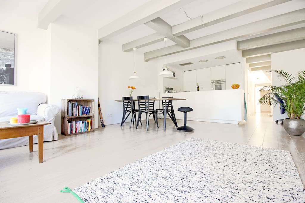 Spacious living room