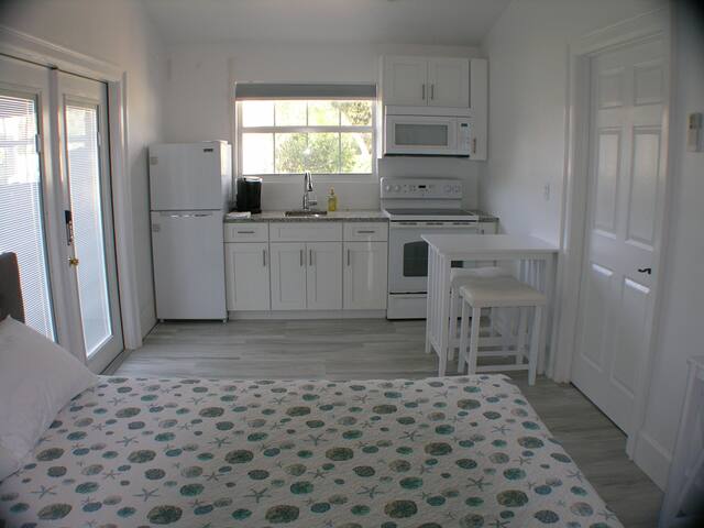 Guesthouse North Palm 1 Room Suite