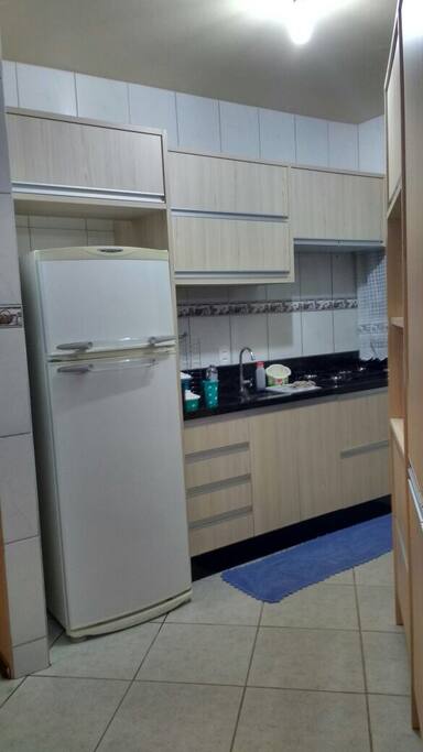 Cozinha com movies planejados.