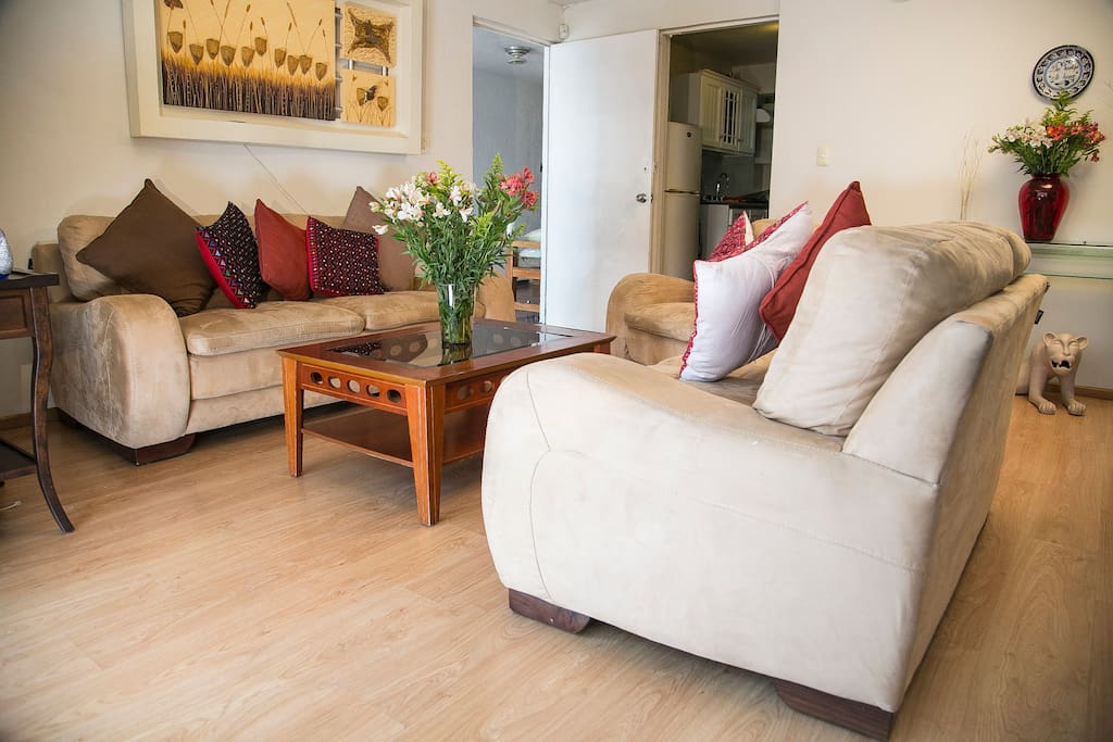 Sala amplia y confortable.