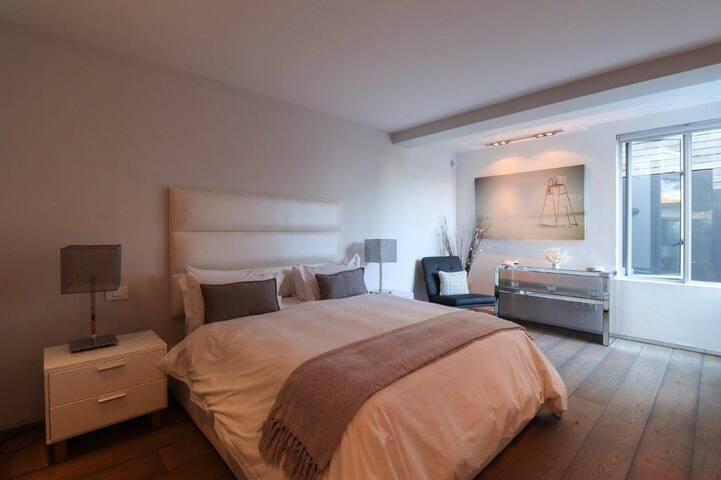 Waterfall Villa Camps Bay with Inverters gallery image 5