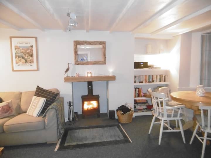 Charming rope maker's cottage - sleeps 6 plus baby