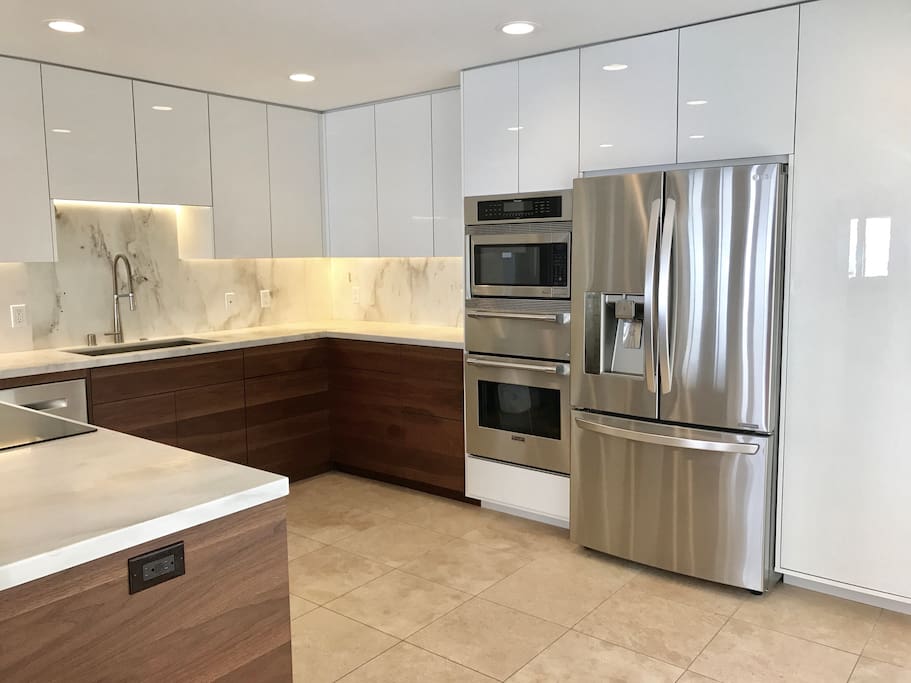 Luxurious kitchen with all modern appliances!