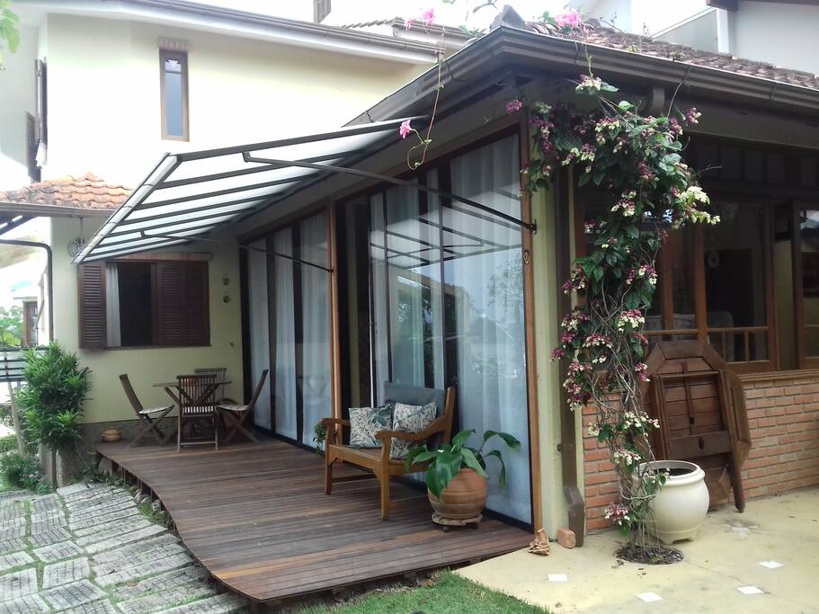 Deck no jardim
