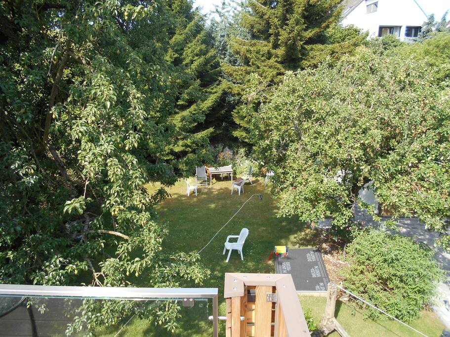 Den Garten kannst Du gern zum Grillen oder für deine Kinder nutzen
