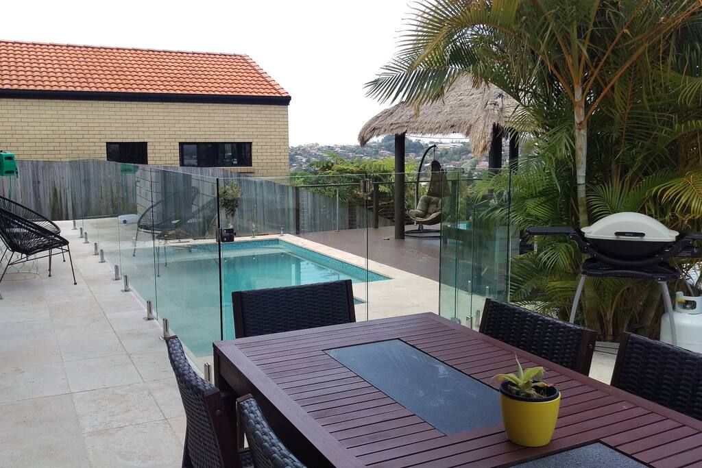 great for entertaining outside by pool