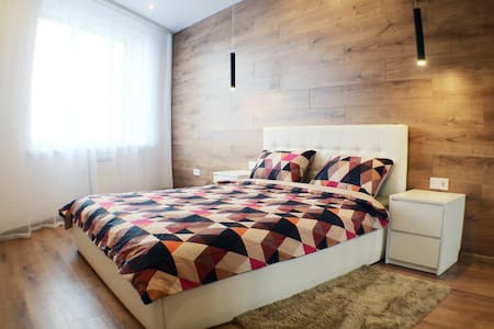 New apartment with great views and jacuzzi!