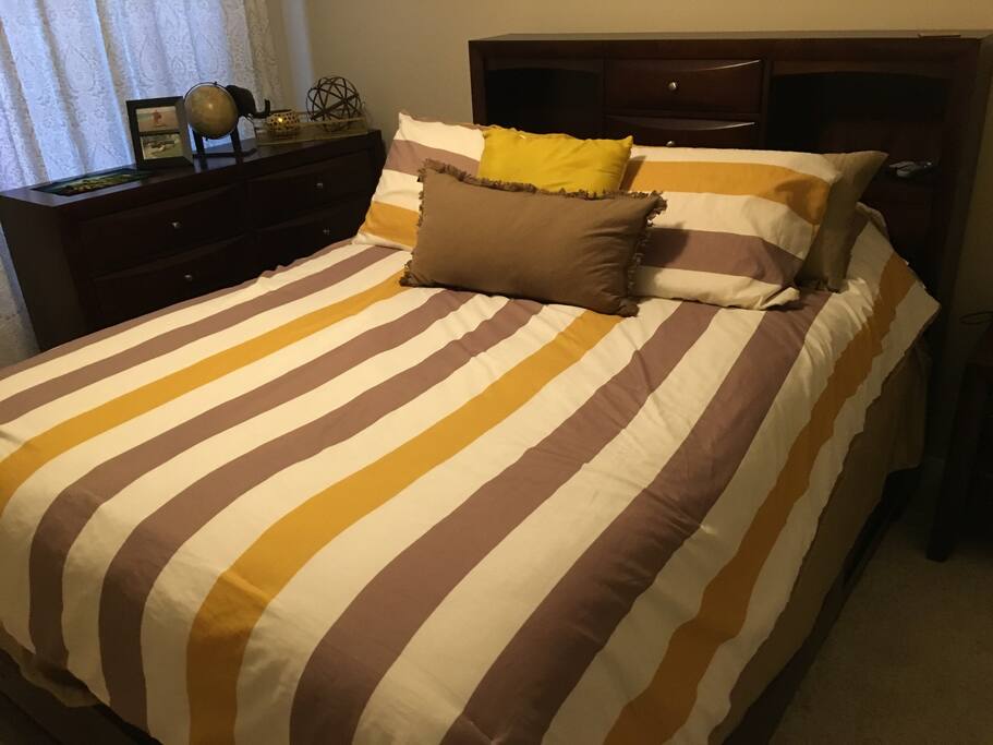 Queen bed with a comfortable mattress.