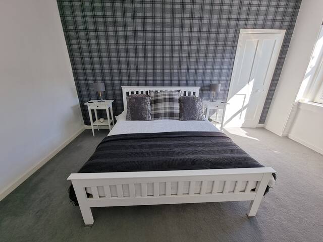 Bespoke Tours Accommodation – Edinburgh gallery image 4