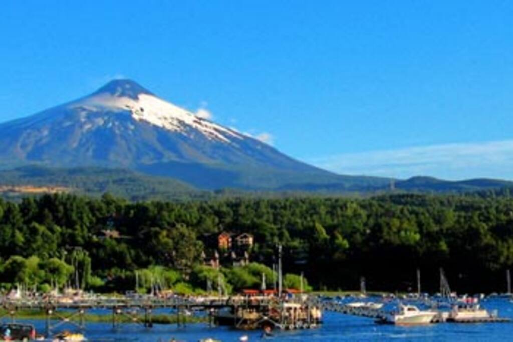 volcan y lago