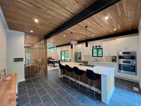 Newly Renovated Mid-Century 8 min from downtown