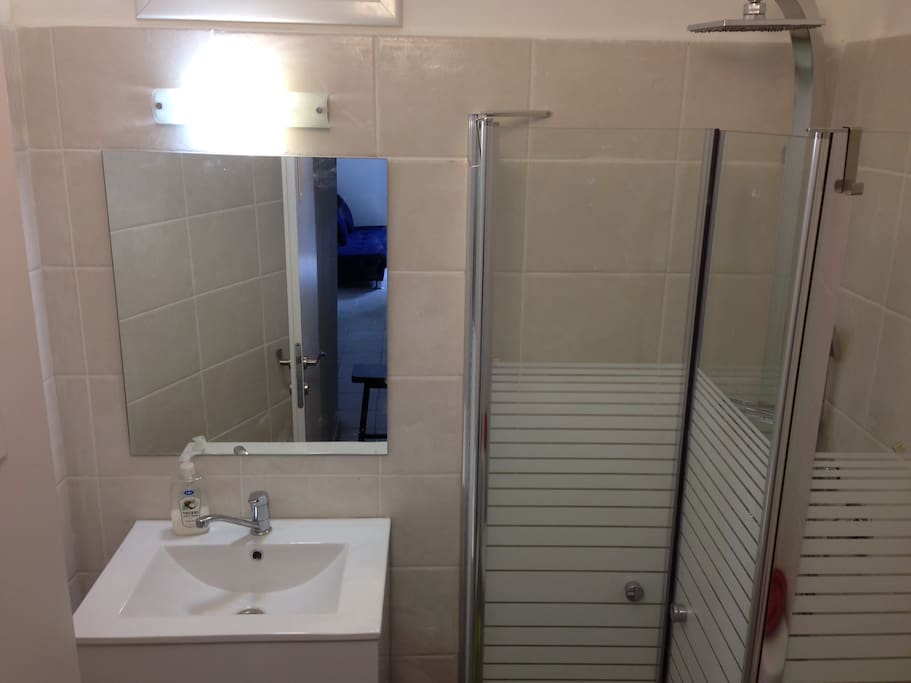 pleasant modern bathroom