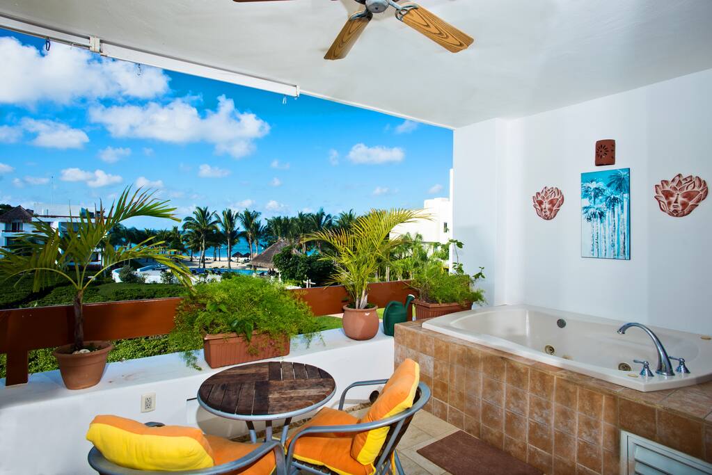 Hot tub on the balcony