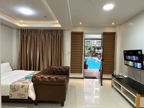 Serviced studio+netflix, near  clark airport&sm