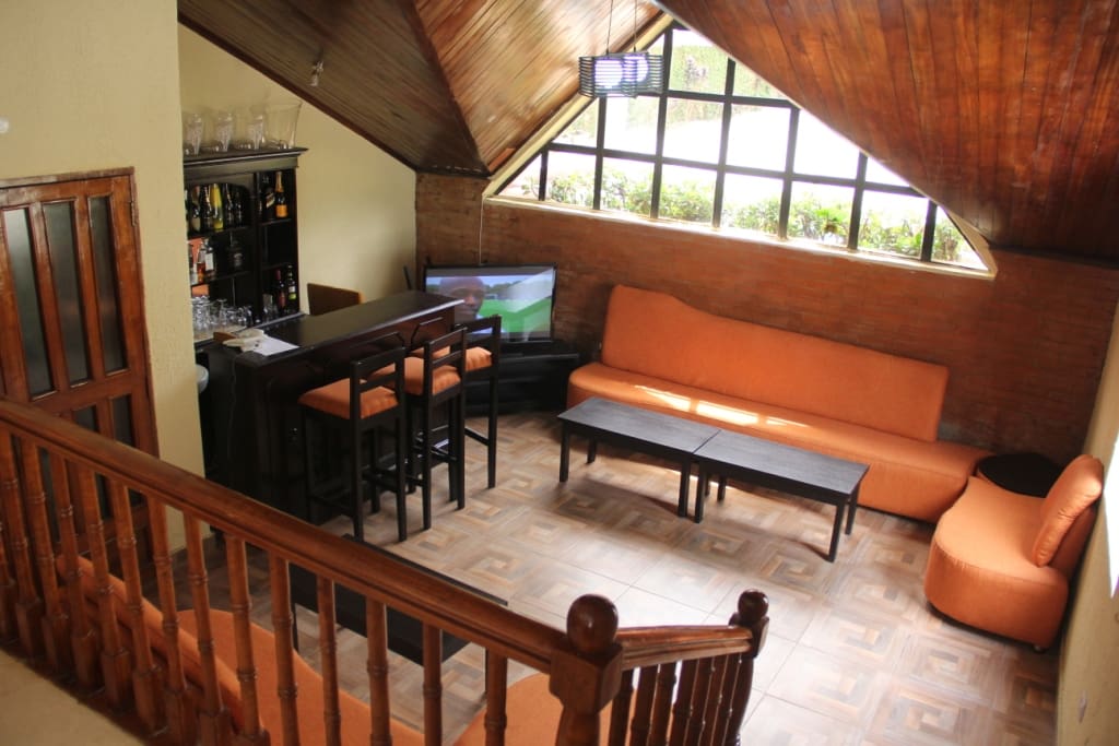 Lounge & Bar