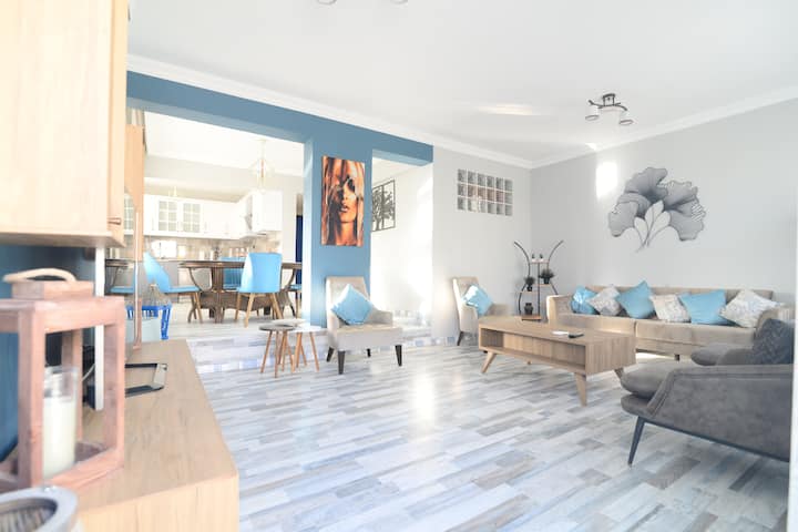 ห้องรับแขกชั้นล่าง