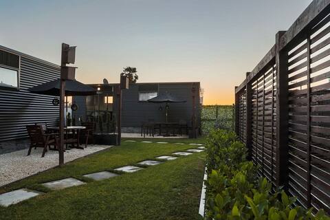 2 Seperate Chalets⭑Full SKY&AppleTV⭑Private Garden