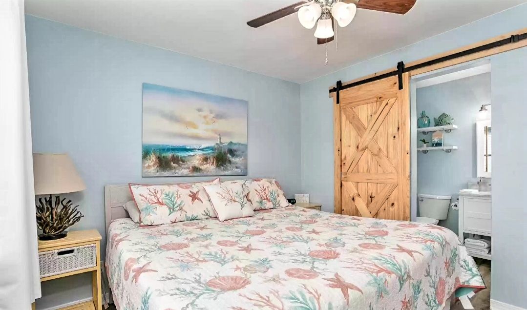 מאסטר קינג עם שירותים צמודים.