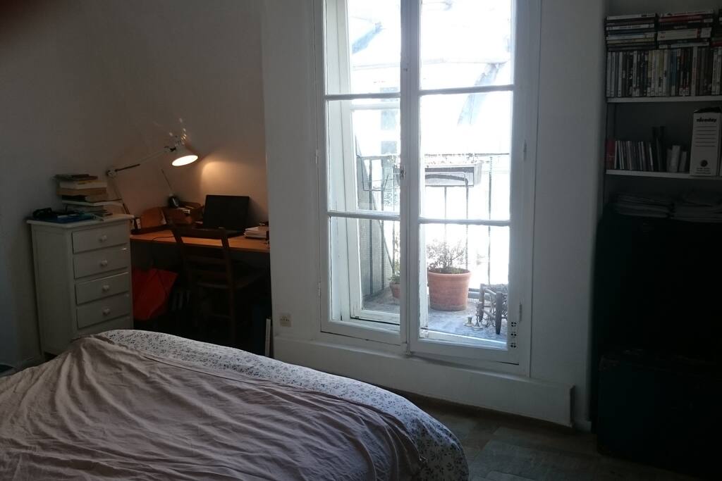 Bedroom with a little terrasse