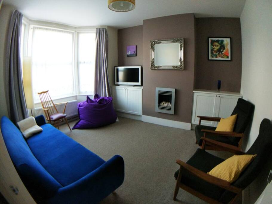 Stylish Victorian sitting room with a mix of modern and vintage furnishings.