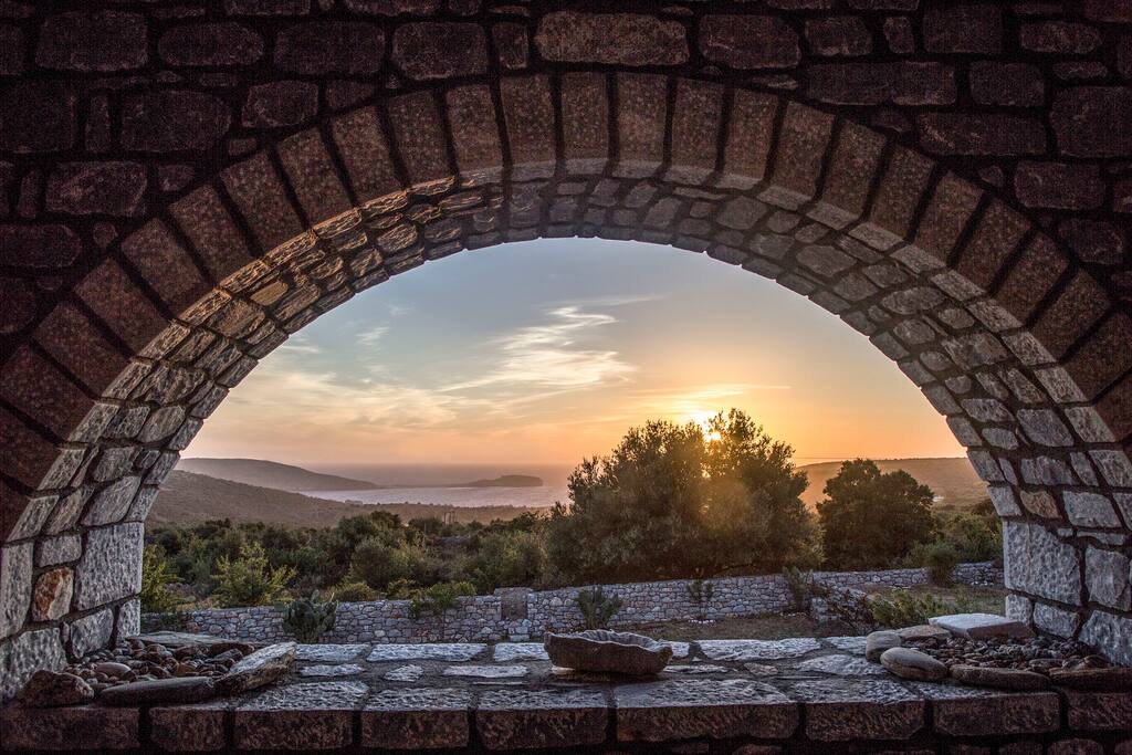 Amazing view to Tigani peninsula. Many historians believe that Tigani is the location of the castle Megali Maina