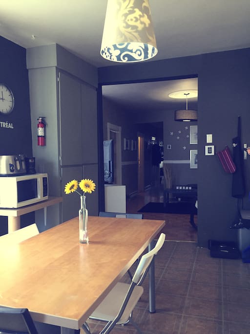 Cuisine avec vue sur le salon