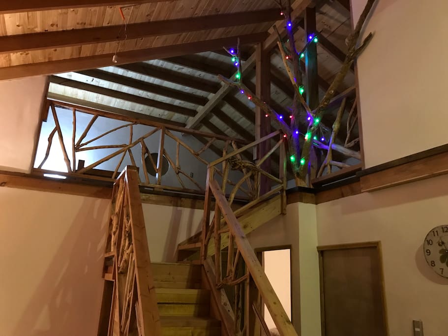 escalera al segundo piso abierto