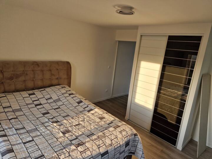 Una cama king size 160×200