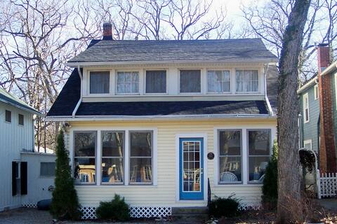 Beautiful Spacious Cottage in Lakeside, Sleeps 18!
