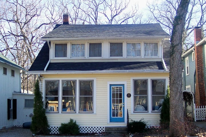 Beautiful Spacious Cottage in Lakeside, Sleeps 18!