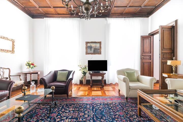 Appartamento a Via Veneto con jacuzzi gallery image 2