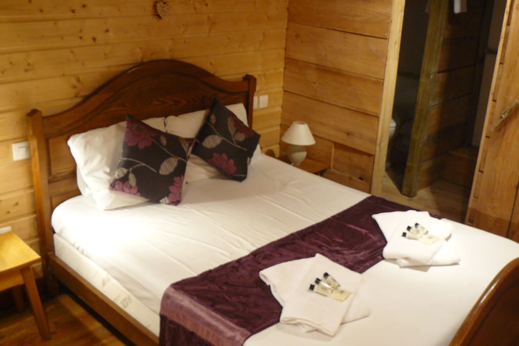 Polar bear bedroom