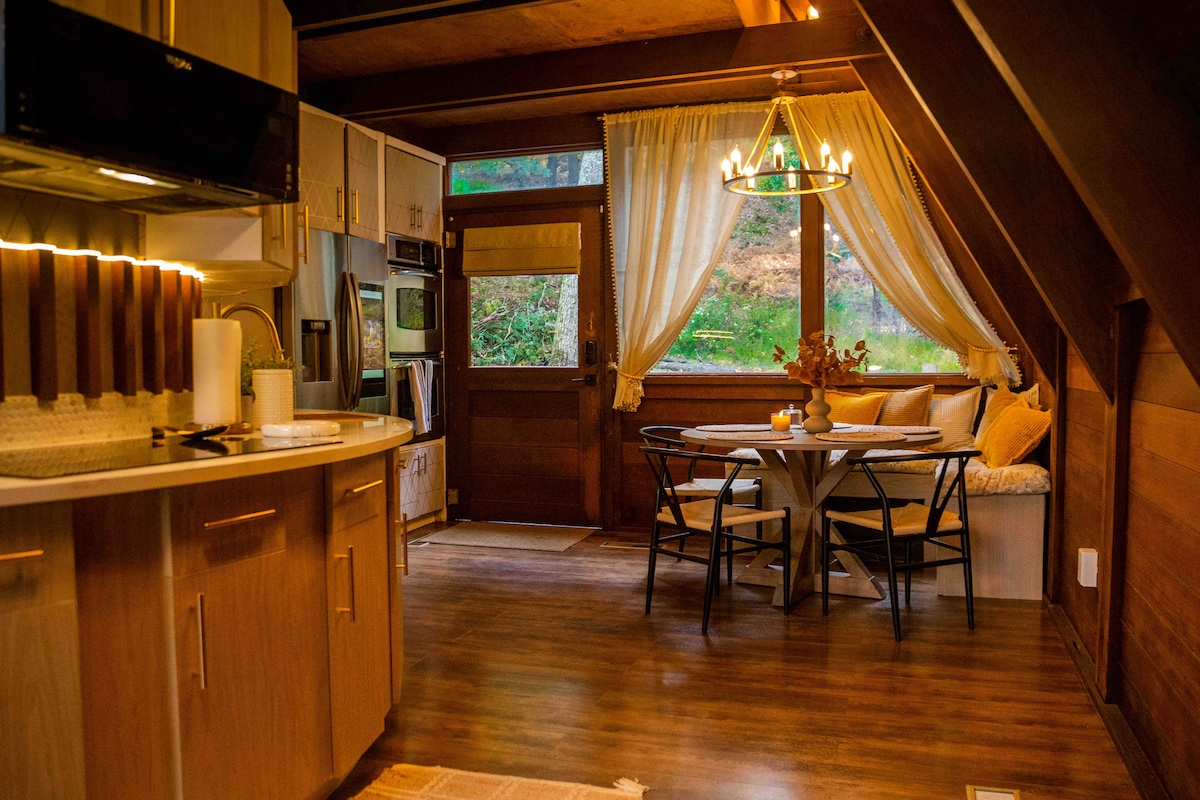 A fully equipped kitchen designed for unhurried meals and shared moments.