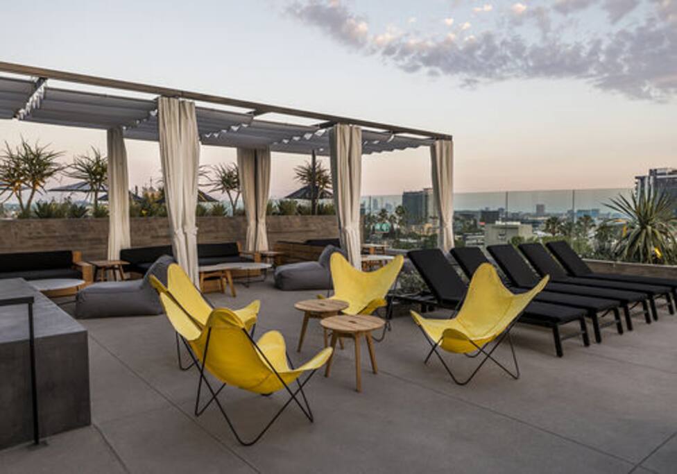 The Rooftop with a 360 view of the the city!