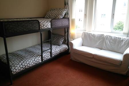 Edinburgh cozy domitory for female(Breakfast Incl)