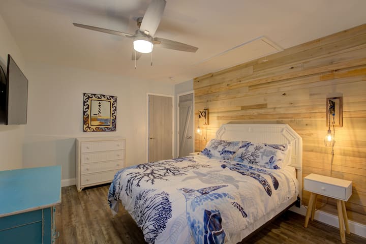 #2 Queen Bedroom Back