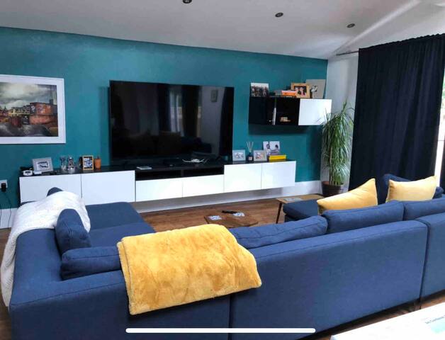 Entire home – Huge Space- Perfect family retreat gallery image 3