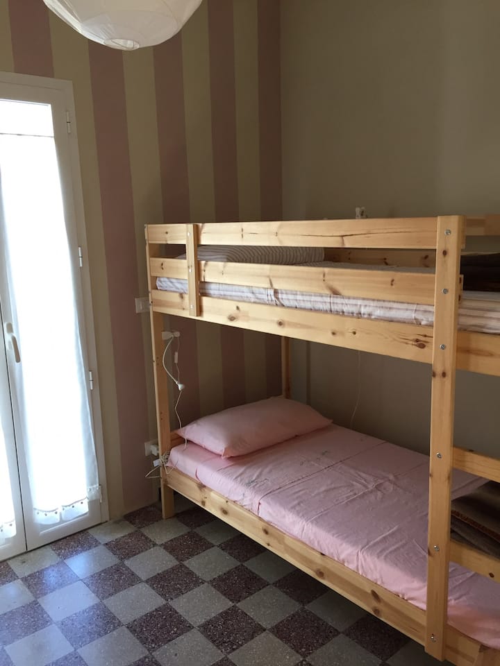 საძინებელი 1