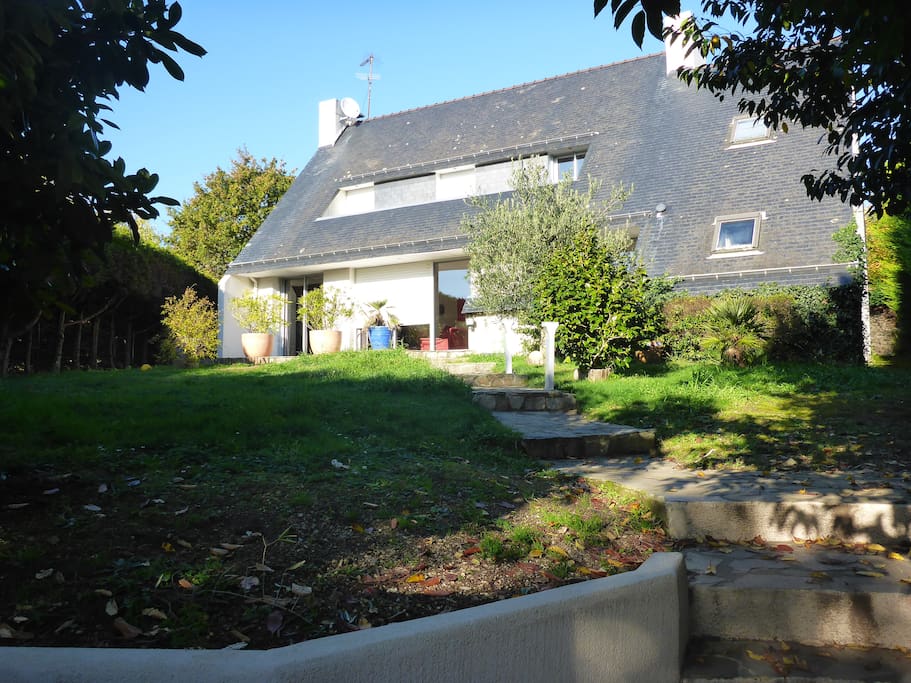 maison individuelle sans vis à vis avec piscine sur l'arrière