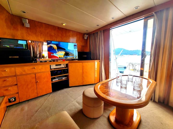 Yacht In Hong Kong Secret Ocean - Shenzhen