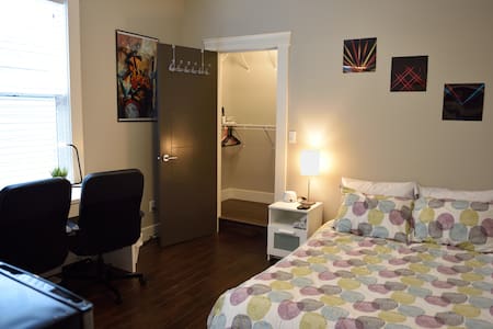 Modern, Cozy Room w/ Private Bath - Seattle