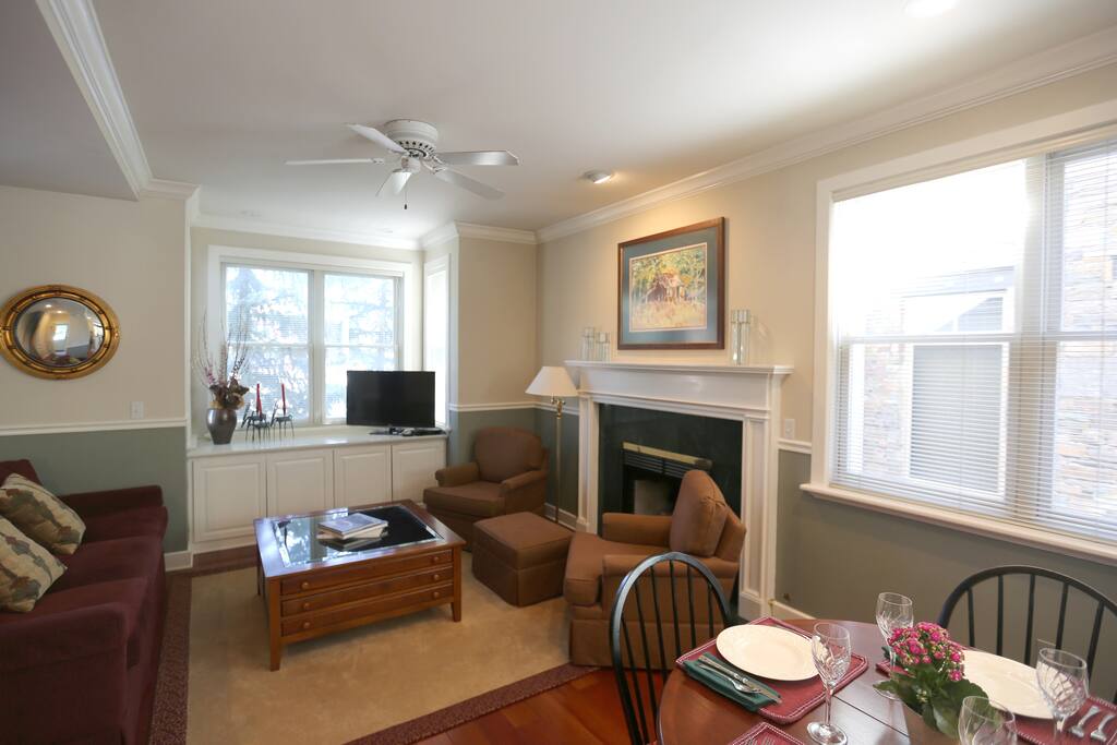 Main level living and dining room