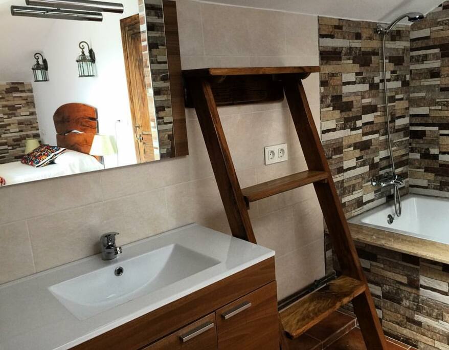 Baño completo en la habitación