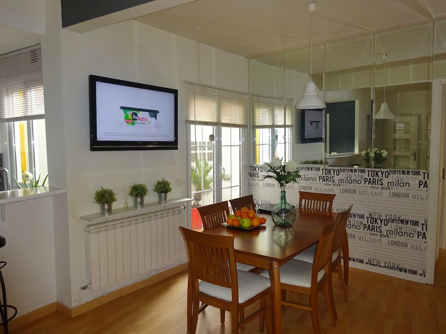Vista comedor y patio privado
