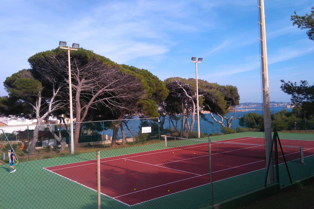 Terrains de tennis vue mer !!!