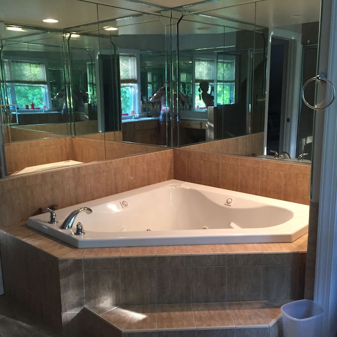 Third Floor Jacuzzi Tub